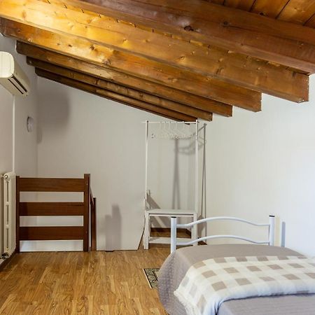Blu Bed Apartment Castelnuovo del Garda Bagian luar foto