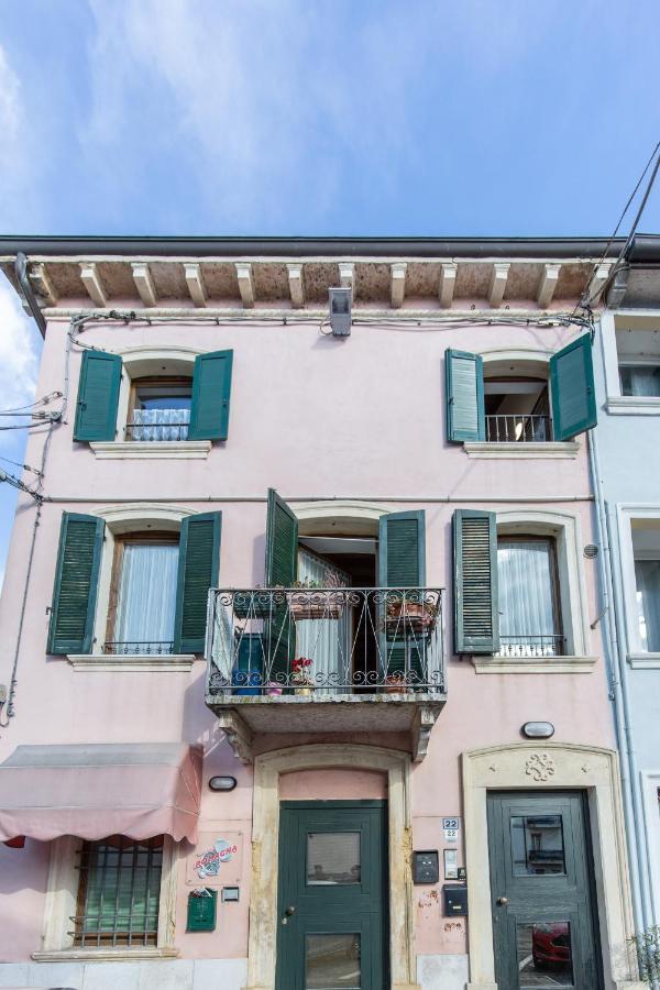 Blu Bed Apartment Castelnuovo del Garda Bagian luar foto