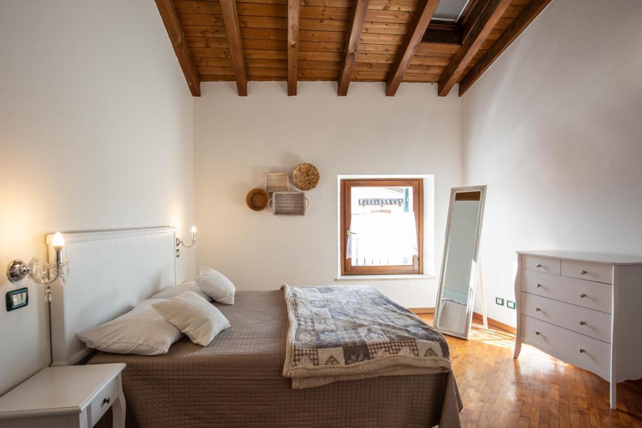 Blu Bed Apartment Castelnuovo del Garda Bagian luar foto