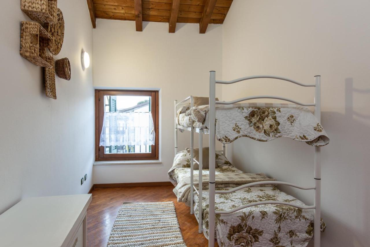 Blu Bed Apartment Castelnuovo del Garda Bagian luar foto