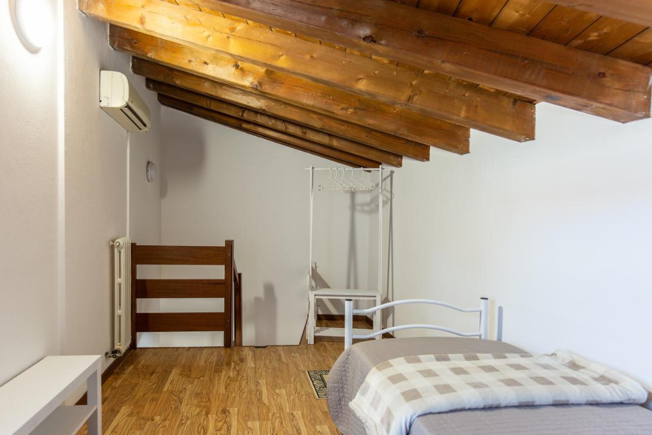 Blu Bed Apartment Castelnuovo del Garda Bagian luar foto
